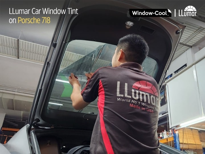 Removal of the existing film on the rear windshield - Porche 718