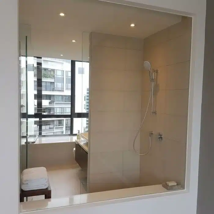 Clear toilet glass without privacy film, fully transparent bathroom shower screen